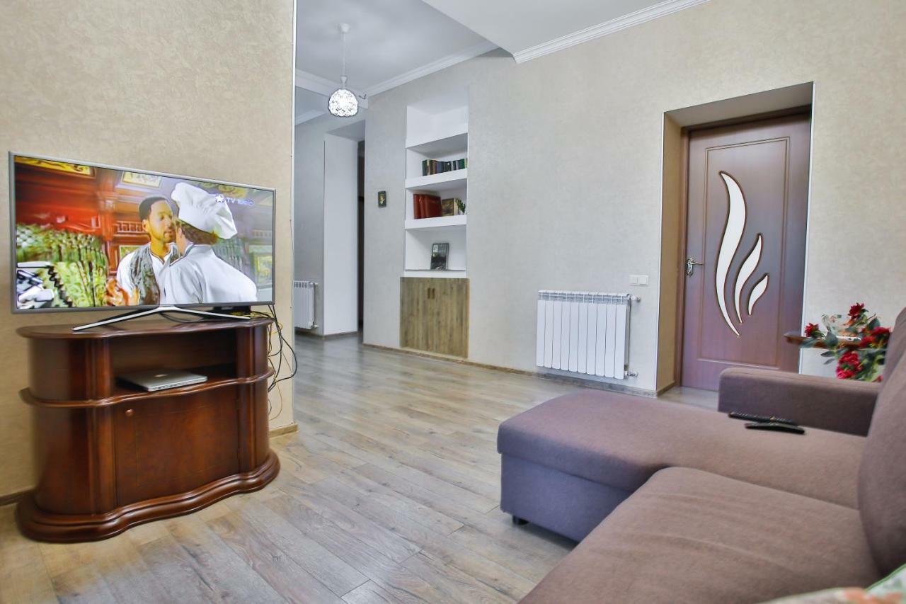 Apartment Anano Koetaisi Buitenkant foto