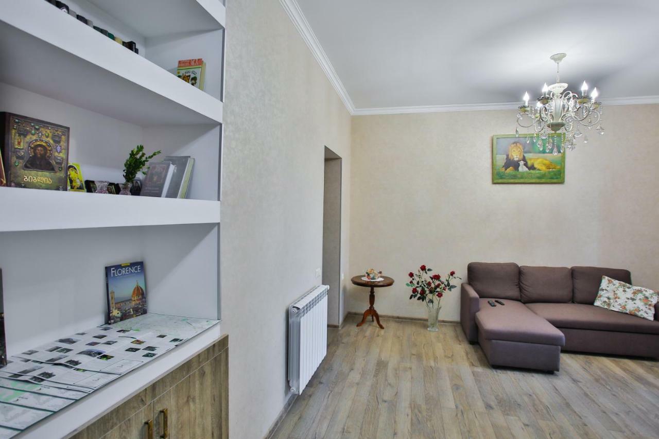 Apartment Anano Koetaisi Buitenkant foto