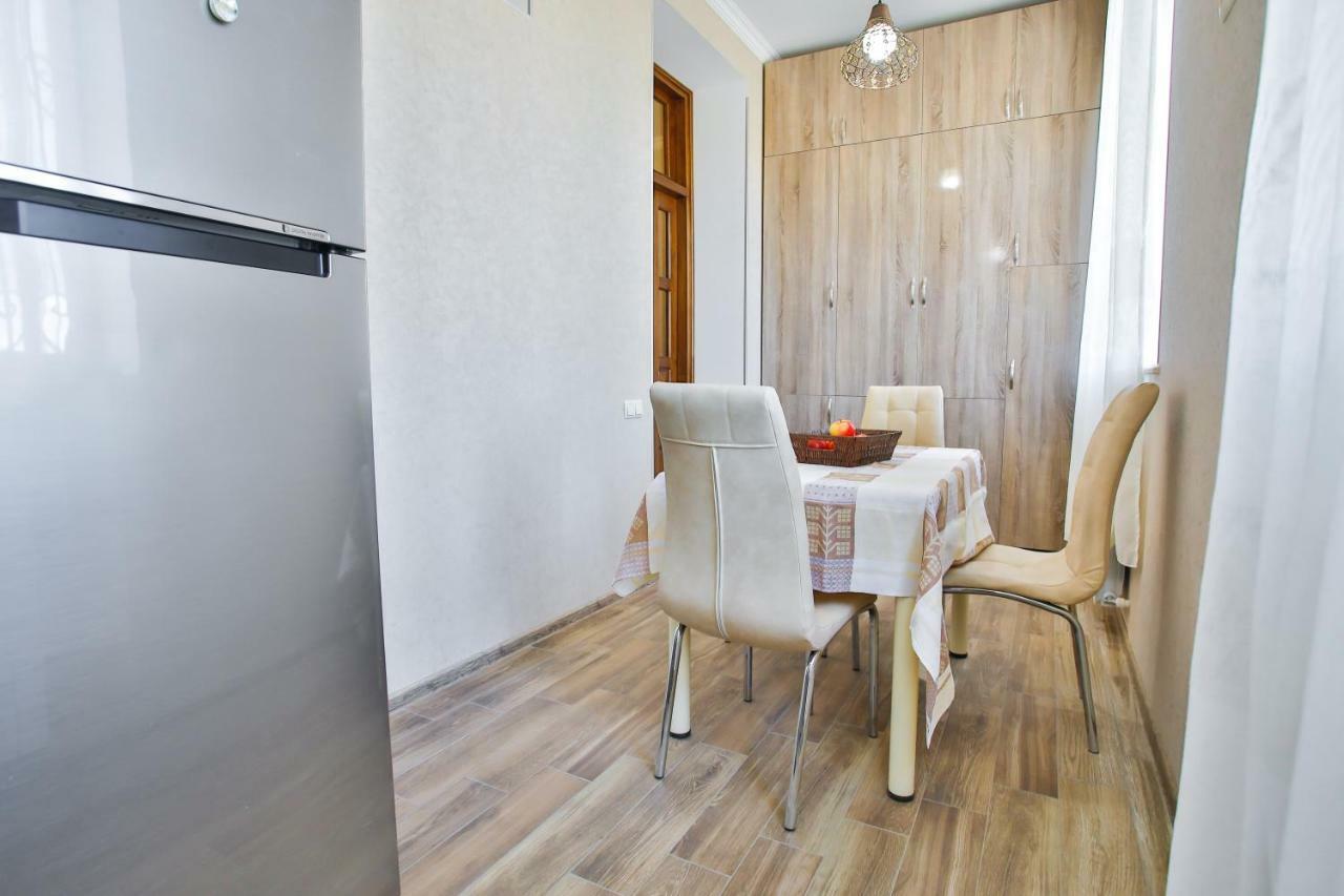 Apartment Anano Koetaisi Buitenkant foto